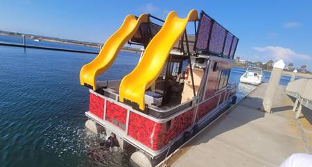 Pontoon Boats - Up to 12 People